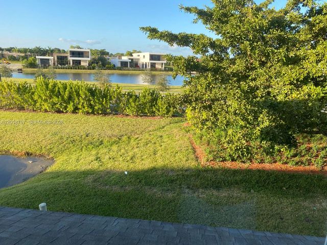 38 Key West Ct 38, Weston, FL 33326