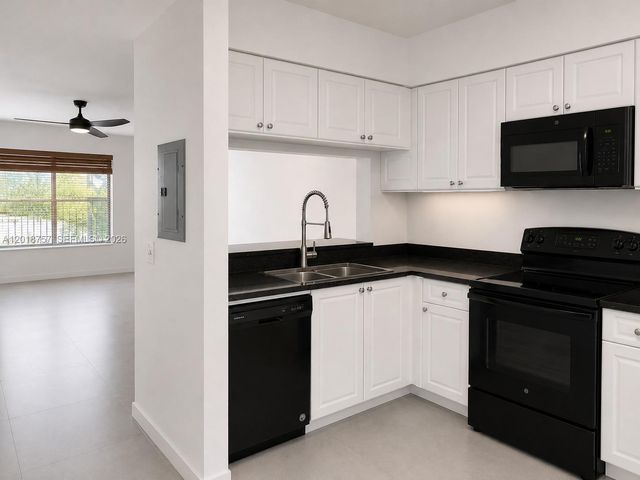 38 Key West Ct 38, Weston, FL 33326
