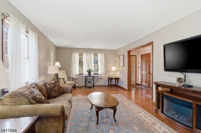 30 Highland Ave, Lambertville City, NJ 08530