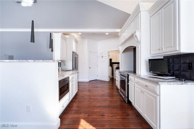 4300 Westford Place 12B, Canfield, OH 44406