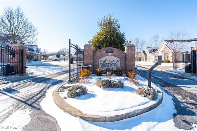 4300 Westford Place 12B, Canfield, OH 44406