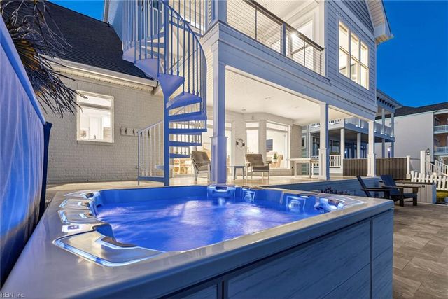 14 Bay Front PL, Hampton, VA 23664