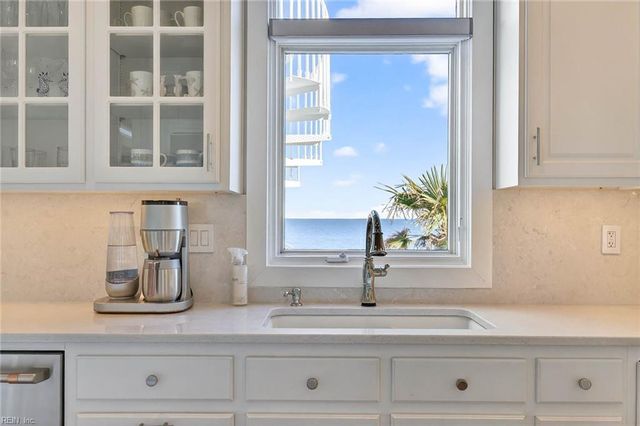 14 Bay Front PL, Hampton, VA 23664