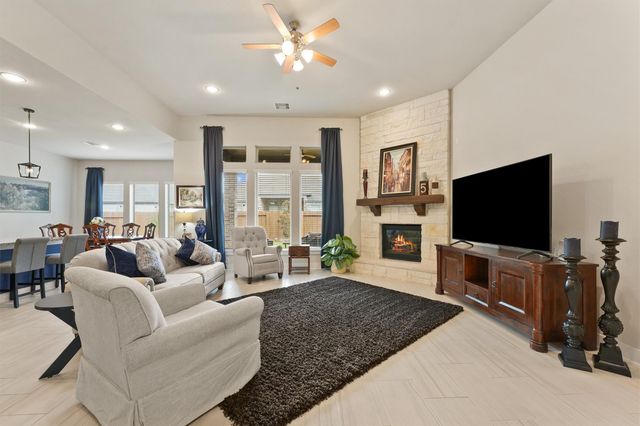 209 Bright Bluff Cir, Waller, TX 77484