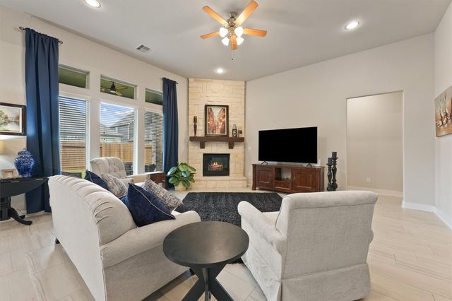 209 Bright Bluff Cir, Waller, TX 77484