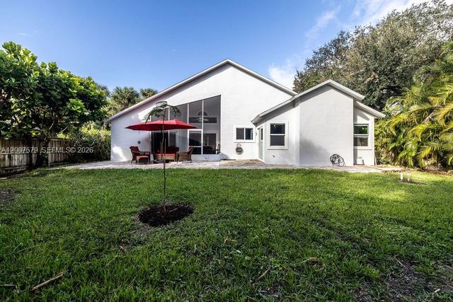 9330 Seagrape Drive, Vero Beach, FL 32963