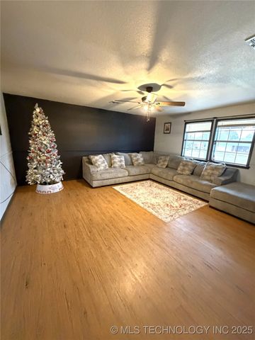 1820 W 14th Street, Sulphur, OK 73086