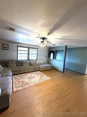 1820 W 14th Street, Sulphur, OK 73086