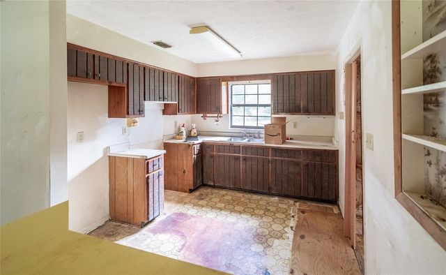 10011 E SLIGH AVENUE, Tampa, FL 33610