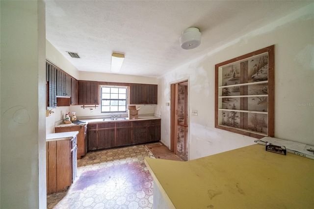 10011 E SLIGH AVENUE, Tampa, FL 33610