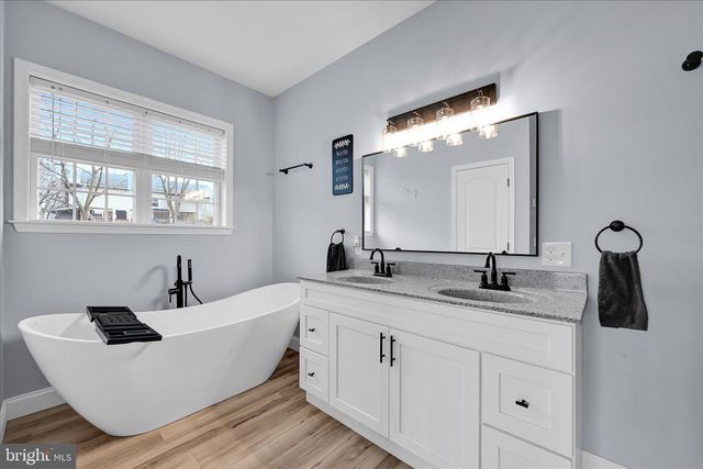 2739 CEDAR RUN RD, Lebanon, PA 17046