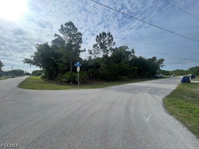 806 Zona AVE N, Lehigh Acres, FL 33971