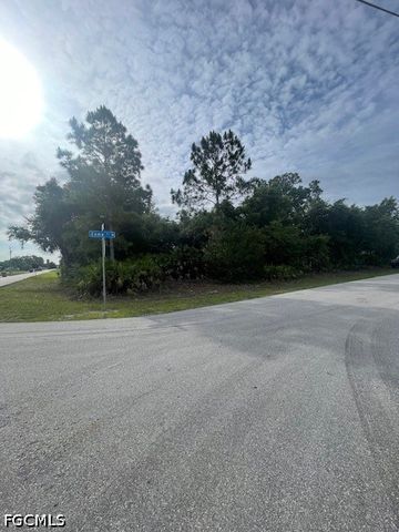 806 Zona AVE N, Lehigh Acres, FL 33971