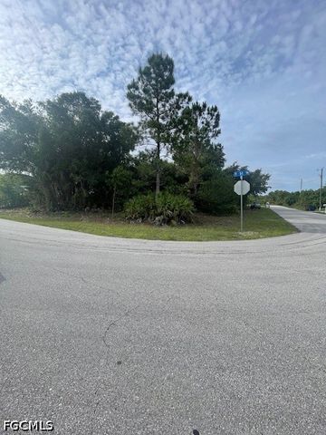 806 Zona AVE N, Lehigh Acres, FL 33971