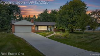 28423 Cumberland Drive, Farmington Hills, MI 48334