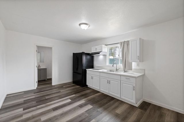 2416 S Cedar Avenue, Fresno, CA 93725