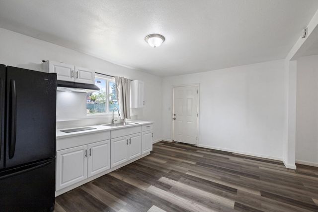 2416 S Cedar Avenue, Fresno, CA 93725