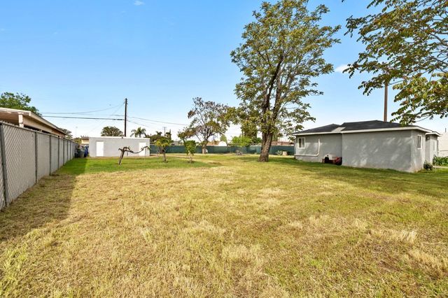 2416 S Cedar Avenue, Fresno, CA 93725