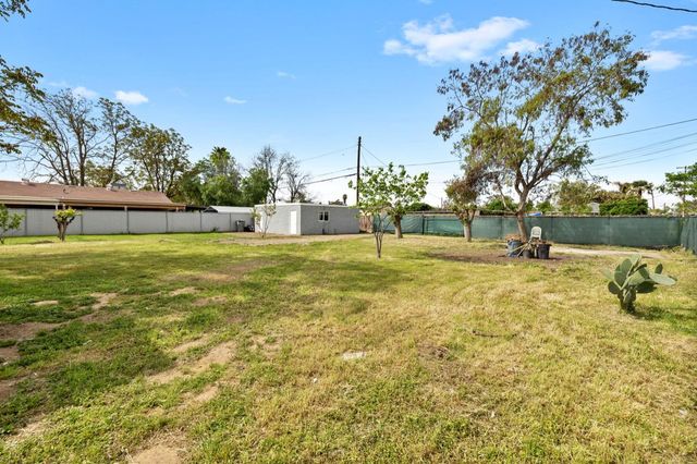 2416 S Cedar Avenue, Fresno, CA 93725