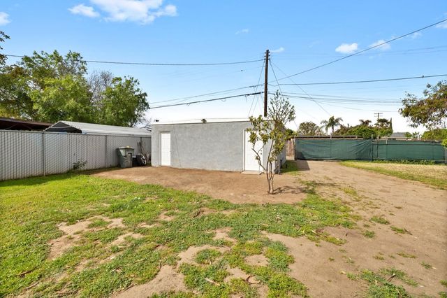 2416 S Cedar Avenue, Fresno, CA 93725