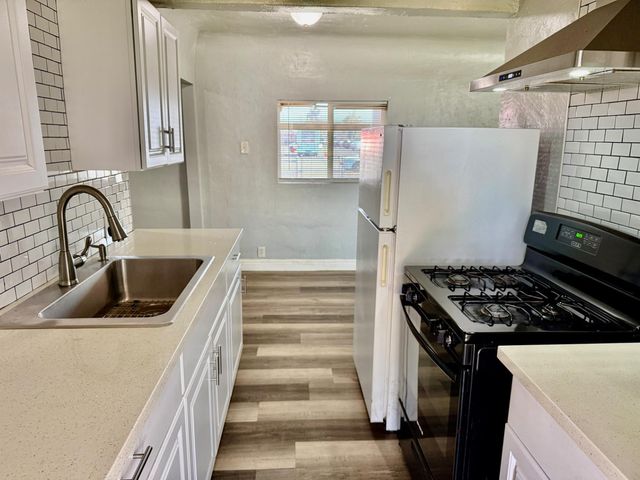 2416 S Cedar Avenue, Fresno, CA 93725