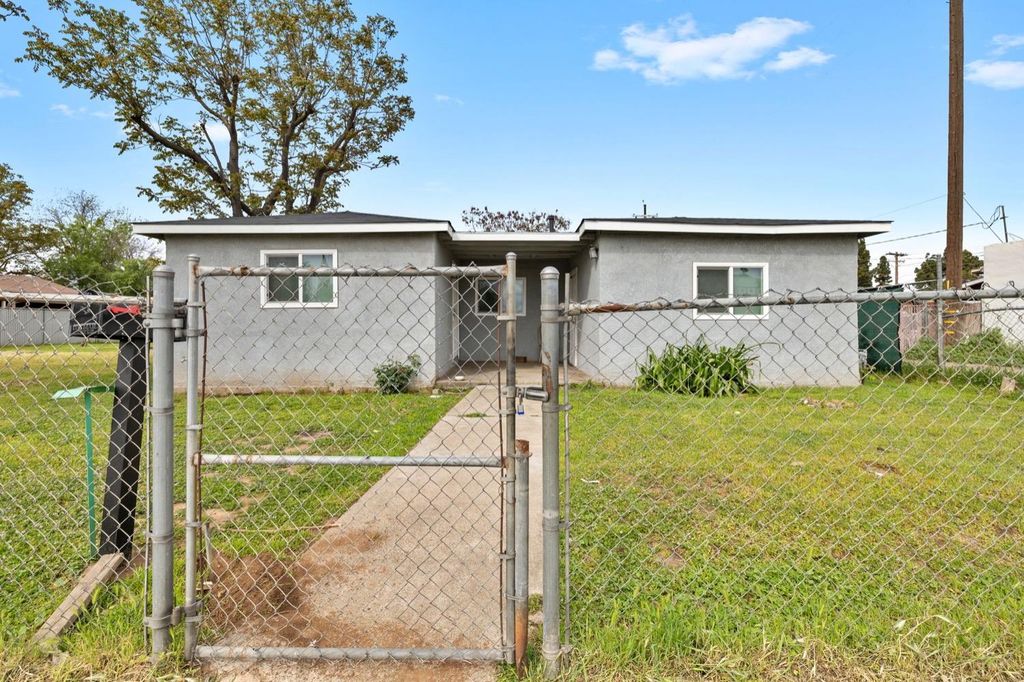 2416 S Cedar Avenue, Fresno, CA 93725