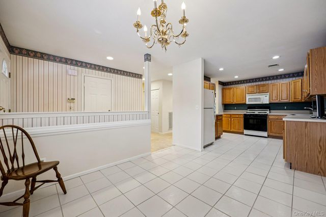 3 Springwood Lane, Huntington, NY 11743