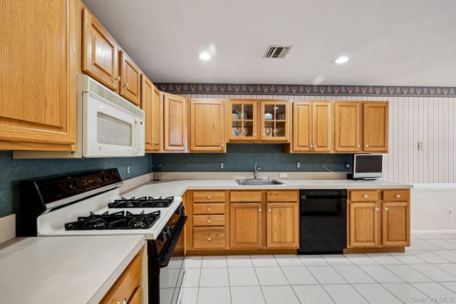 3 Springwood Lane, Huntington, NY 11743