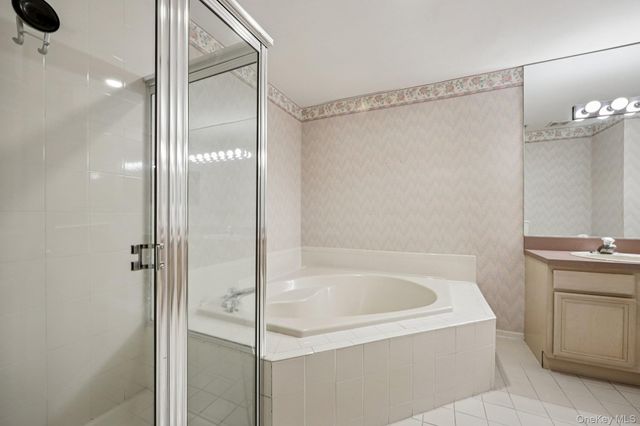 3 Springwood Lane, Huntington, NY 11743