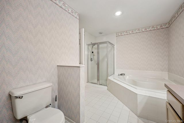 3 Springwood Lane, Huntington, NY 11743