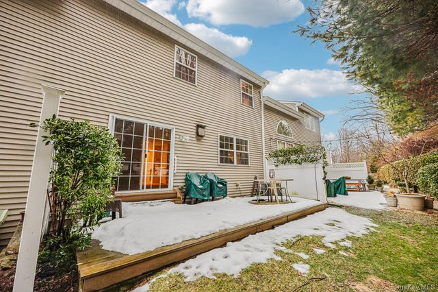 3 Springwood Lane, Huntington, NY 11743