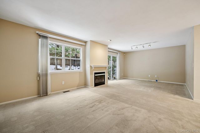 3 Springwood Lane, Huntington, NY 11743