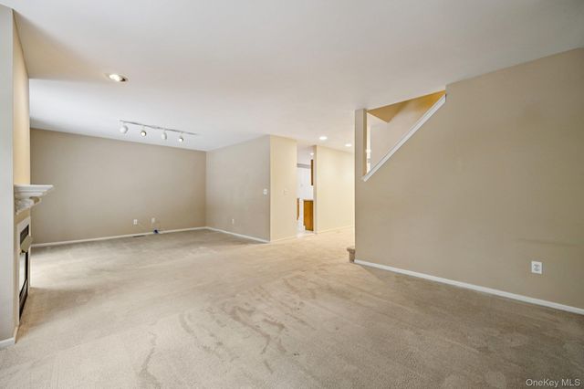 3 Springwood Lane, Huntington, NY 11743