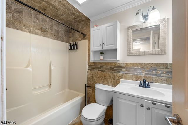 4 Dandridge Dr, Newark City, NJ 07108