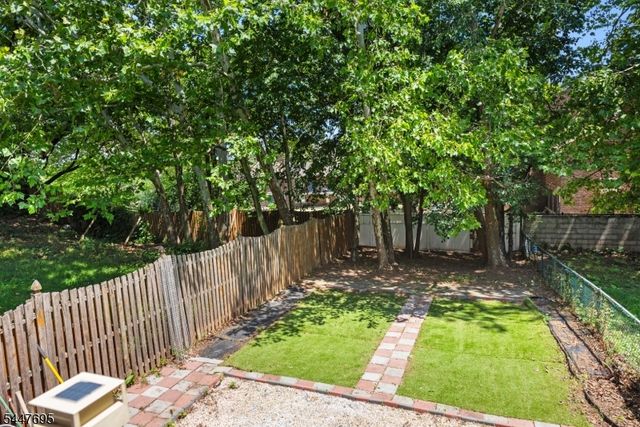 4 Dandridge Dr, Newark City, NJ 07108
