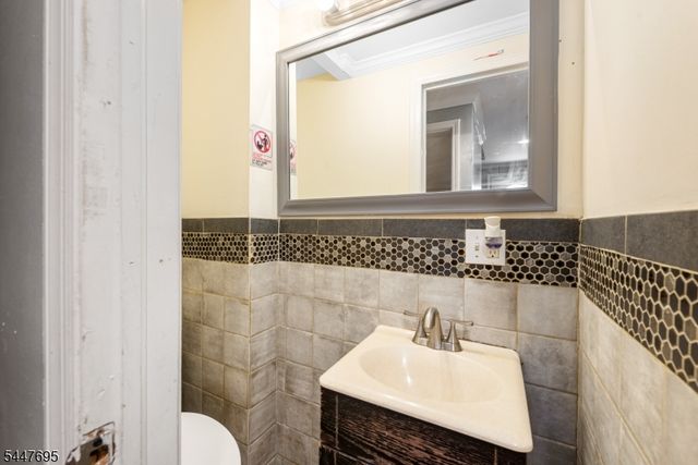 4 Dandridge Dr, Newark City, NJ 07108