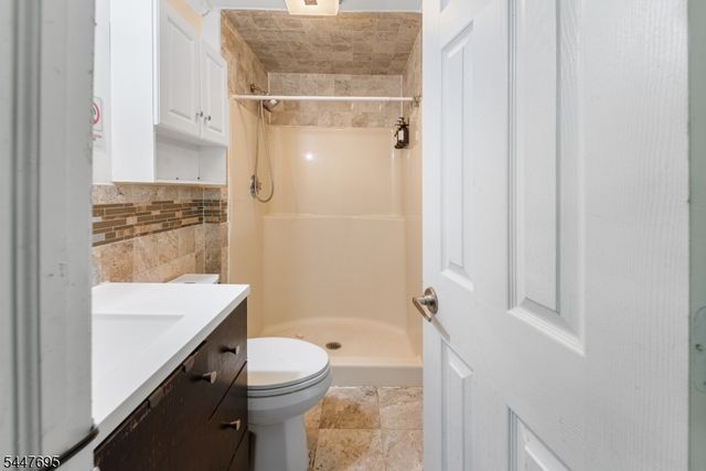 4 Dandridge Dr, Newark City, NJ 07108