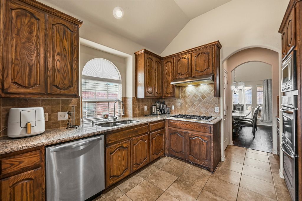 5612 Spirit Lake Drive, Fort Worth, TX 76179 — photo 3