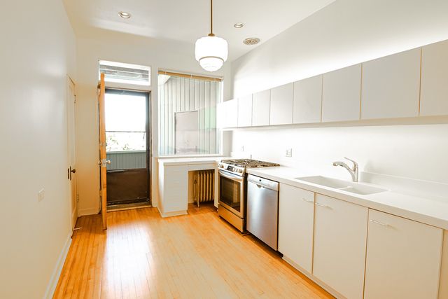 2548 W Logan Boulevard 2, Chicago, IL 60647