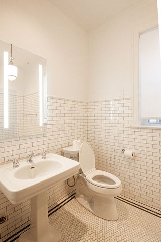 2548 W Logan Boulevard 2, Chicago, IL 60647