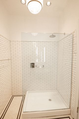 2548 W Logan Boulevard 2, Chicago, IL 60647