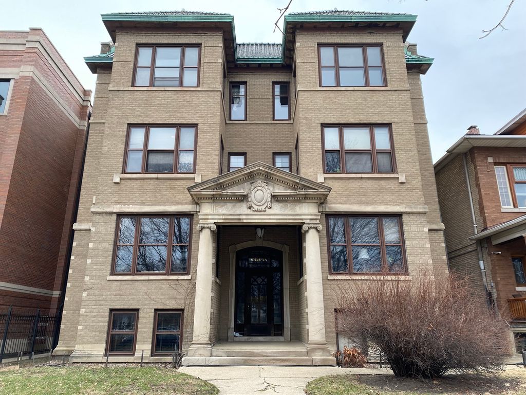 2548 W Logan Boulevard 2, Chicago, IL 60647
