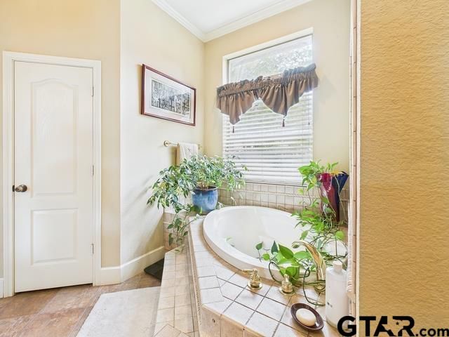 704 Park Place Dr, Athens, TX 75751