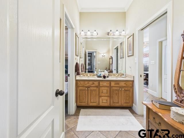 704 Park Place Dr, Athens, TX 75751