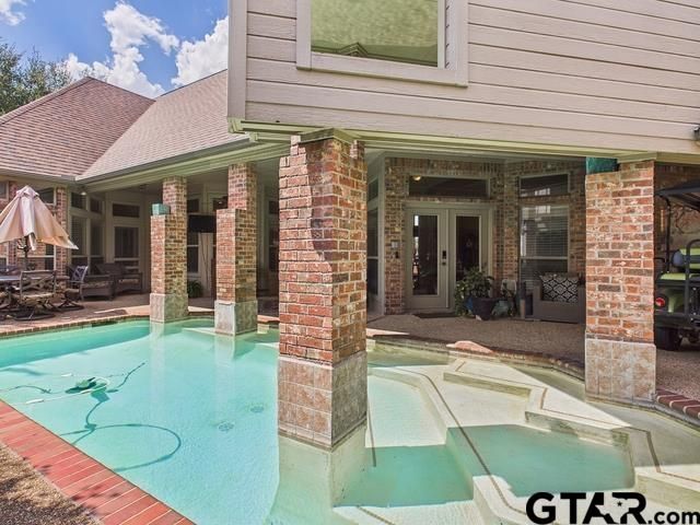704 Park Place Dr, Athens, TX 75751