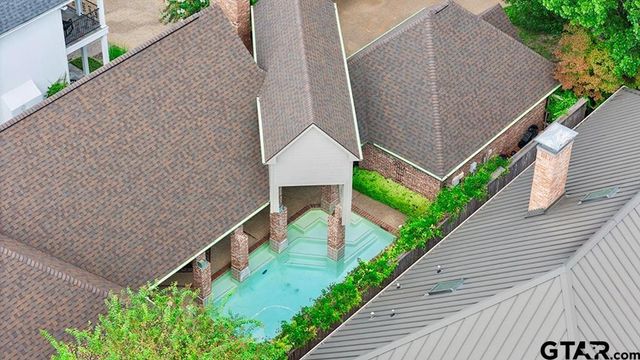 704 Park Place Dr, Athens, TX 75751