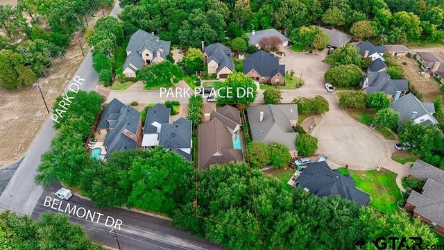 704 Park Place Dr, Athens, TX 75751