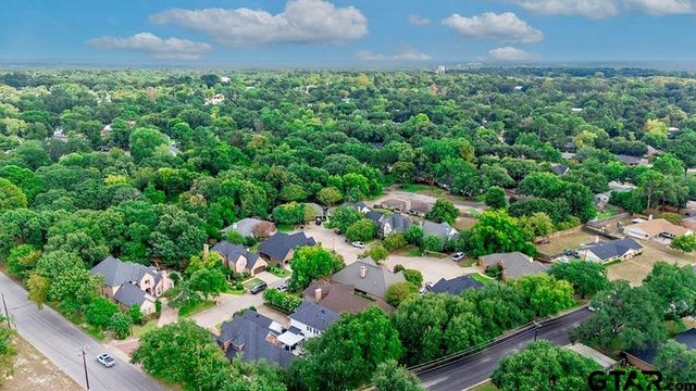 704 Park Place Dr, Athens, TX 75751