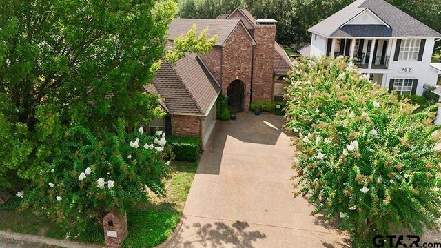 704 Park Place Dr, Athens, TX 75751