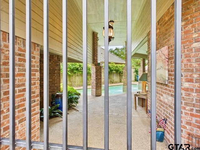 704 Park Place Dr, Athens, TX 75751